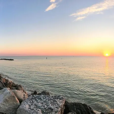 London By Sea * Porto Recanati